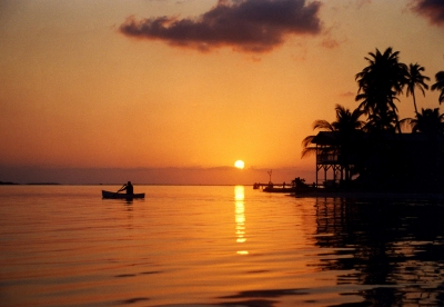 2001 Belize 17 Morning Paddle (anoldent)  [flickr.com]  CC BY-SA 
Información sobre la licencia en 'Verificación de las fuentes de la imagen'