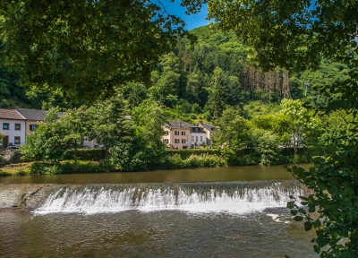 Rivier de Our - Vianden - Luxemburg (Frans Berkelaar)  [flickr.com]  CC BY-SA 
Información sobre la licencia en 'Verificación de las fuentes de la imagen'