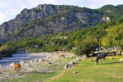 Afurja, near Quba, Azerbaijan (David Davidson)  [flickr.com]  CC BY 
Información sobre la licencia en 'Verificación de las fuentes de la imagen'