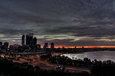 ANZAC Sunrise (Steve Marr)  [flickr.com]  CC BY 
Información sobre la licencia en 'Verificación de las fuentes de la imagen'