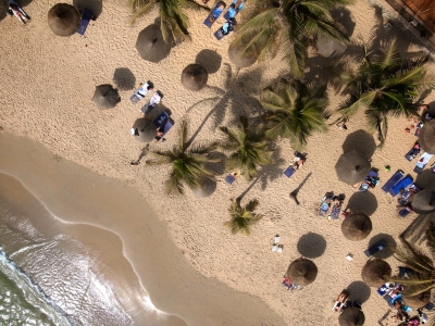 Beach @ Hotel Diarama (Jeff Attaway)  [flickr.com]  CC BY 
Información sobre la licencia en 'Verificación de las fuentes de la imagen'