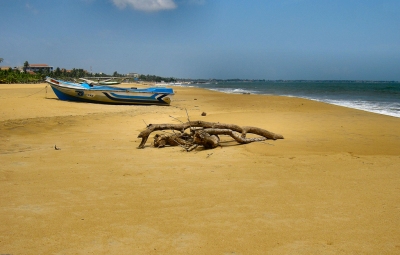 BEACH ,BOAT & FLOTSAM. (Ronald Saunders)  [flickr.com]  CC BY-SA 
Información sobre la licencia en 'Verificación de las fuentes de la imagen'