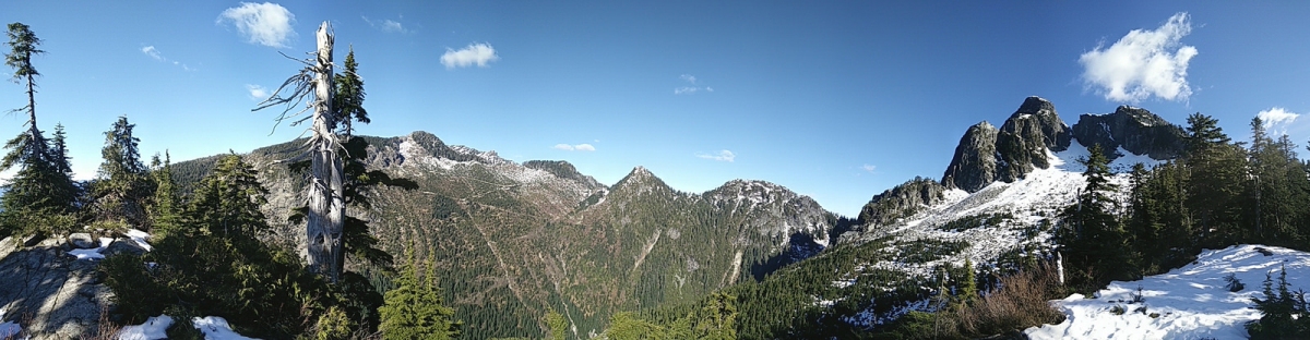 Binkert trail panoramic view on the west lion (Martin Lopatka)  [flickr.com]  CC BY-SA 
Información sobre la licencia en 'Verificación de las fuentes de la imagen'