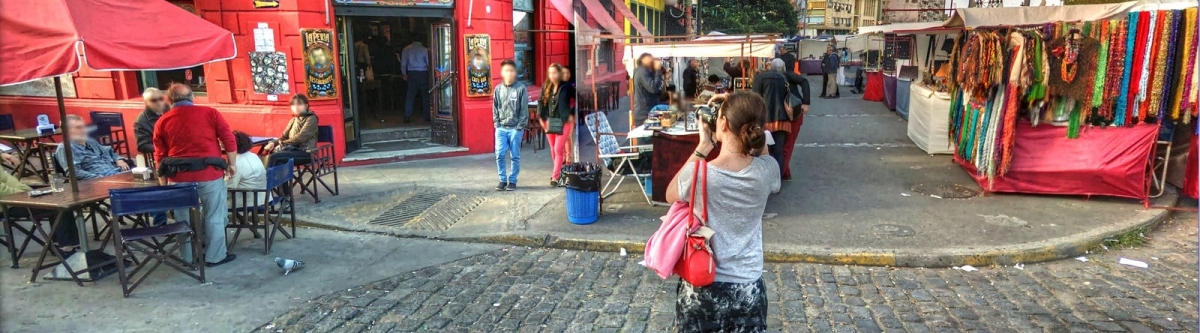 Buenos Aires street photography (Kevin Dooley)  [flickr.com]  CC BY 
Información sobre la licencia en 'Verificación de las fuentes de la imagen'