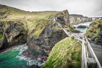 Carrick-a-rede, Northern Ireland (Giuseppe Milo)  [flickr.com]  CC BY 
Información sobre la licencia en 'Verificación de las fuentes de la imagen'