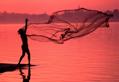 Casting a Net Irrawaddy (Roderick Eime)  [flickr.com]  CC BY-ND 
Información sobre la licencia en 'Verificación de las fuentes de la imagen'