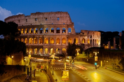 Coliseum at dusk (Larry Johnson)  [flickr.com]  CC BY 
Información sobre la licencia en 'Verificación de las fuentes de la imagen'