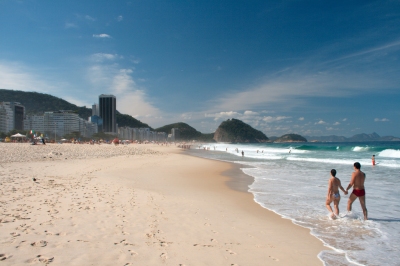 Copacabana Beach - Rio de Janeiro (Christian Haugen)  [flickr.com]  CC BY 
Información sobre la licencia en 'Verificación de las fuentes de la imagen'