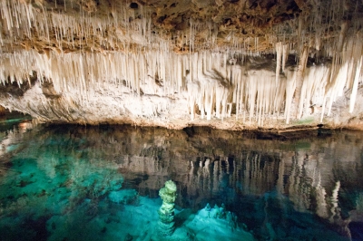 Crystal cave (Andrew Malone)  [flickr.com]  CC BY 
Información sobre la licencia en 'Verificación de las fuentes de la imagen'