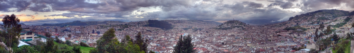 el ventanal afternoon, Quito Ecuador - panorama (stephen velasco)  [flickr.com]  CC BY-ND 
Información sobre la licencia en 'Verificación de las fuentes de la imagen'
