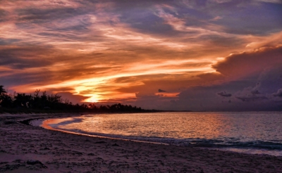 Eleuthera Sunset  explored 11-18-12 thank you! (Trish Hartmann)  [flickr.com]  CC BY 
Información sobre la licencia en 'Verificación de las fuentes de la imagen'