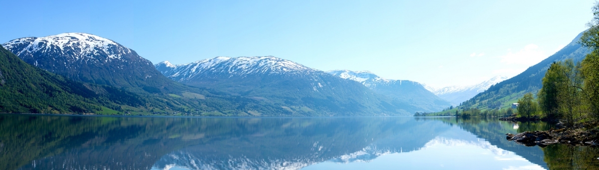 Fjord - Jølstervannet, Norway (Espen Faugstad)  [flickr.com]  CC BY-ND 
Información sobre la licencia en 'Verificación de las fuentes de la imagen'