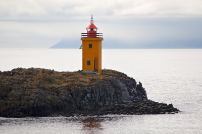 Flatey lighthouse (Marco Bellucci)  [flickr.com]  CC BY 
Información sobre la licencia en 'Verificación de las fuentes de la imagen'