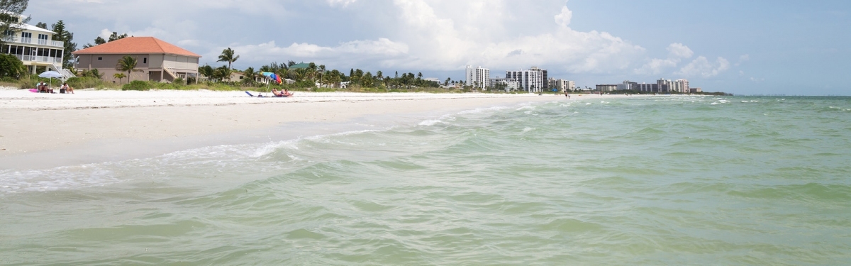 Fort Myers Beach, Florida, USA (dconvertini)  [flickr.com]  CC BY-SA 
Información sobre la licencia en 'Verificación de las fuentes de la imagen'