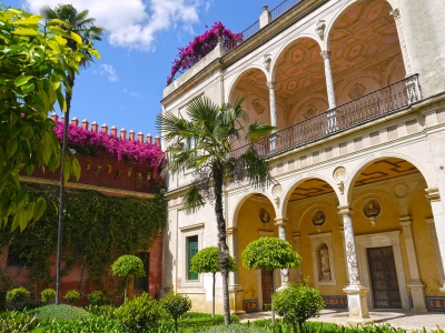 Garden Courtyard - Casa de Pilatos (kkmarais)  [flickr.com]  CC BY 
Información sobre la licencia en 'Verificación de las fuentes de la imagen'