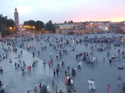 Jemaa El Fna Marrakech 2006113 (Britrob)  [flickr.com]  CC BY 
Información sobre la licencia en 'Verificación de las fuentes de la imagen'