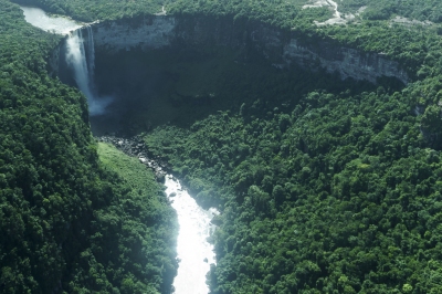 Kaieteur Falls, Guyana (Dan Sloan)  [flickr.com]  CC BY-SA 
Información sobre la licencia en 'Verificación de las fuentes de la imagen'