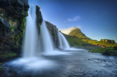 Kirkjufellsfoss (Ævar Guðmundsson)  [flickr.com]  CC BY 
Información sobre la licencia en 'Verificación de las fuentes de la imagen'