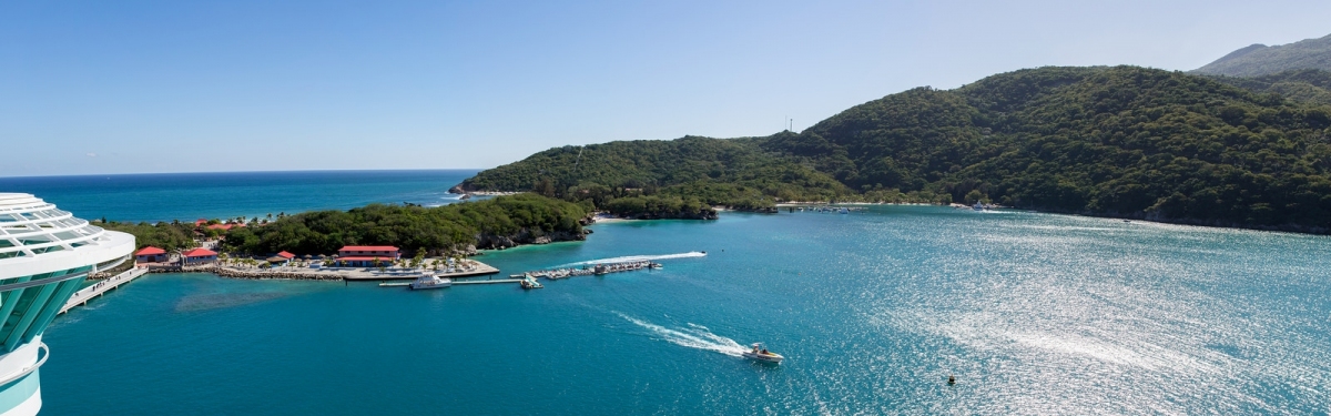 Labadee, Haiti from Freedom of the Seas (Brian Holland)  [flickr.com]  CC BY 
Información sobre la licencia en 'Verificación de las fuentes de la imagen'