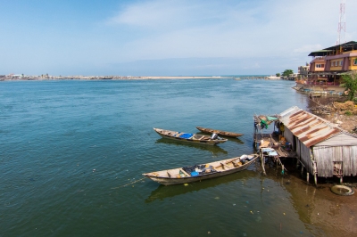 Lagoon of Cotonou (Mark Fischer)  [flickr.com]  CC BY-SA 
Información sobre la licencia en 'Verificación de las fuentes de la imagen'