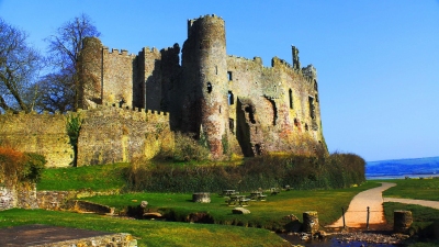 Laugharne Castle Wales #dailyshoot (Les Haines)  [flickr.com]  CC BY 
Información sobre la licencia en 'Verificación de las fuentes de la imagen'