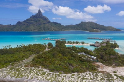 Le. Meridien Bora Bora (Chris Hoare)  [flickr.com]  CC BY 
Información sobre la licencia en 'Verificación de las fuentes de la imagen'