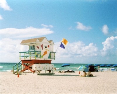 Lifeguard Station South Beach (Phillip Pessar)  [flickr.com]  CC BY 
Información sobre la licencia en 'Verificación de las fuentes de la imagen'