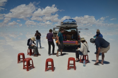 Lunch time on the salt flats (James Harris)  [flickr.com]  CC BY 
Información sobre la licencia en 'Verificación de las fuentes de la imagen'