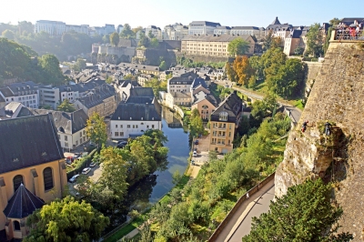 Luxembourg-5101 - Climbers & Tourists (Dennis Jarvis)  [flickr.com]  CC BY-SA 
Información sobre la licencia en 'Verificación de las fuentes de la imagen'