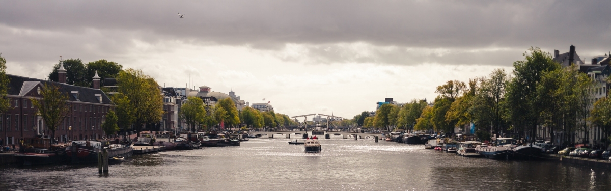 Magere Brug and Amstel (Tobias Abel)  [flickr.com]  CC BY-ND 
Información sobre la licencia en 'Verificación de las fuentes de la imagen'