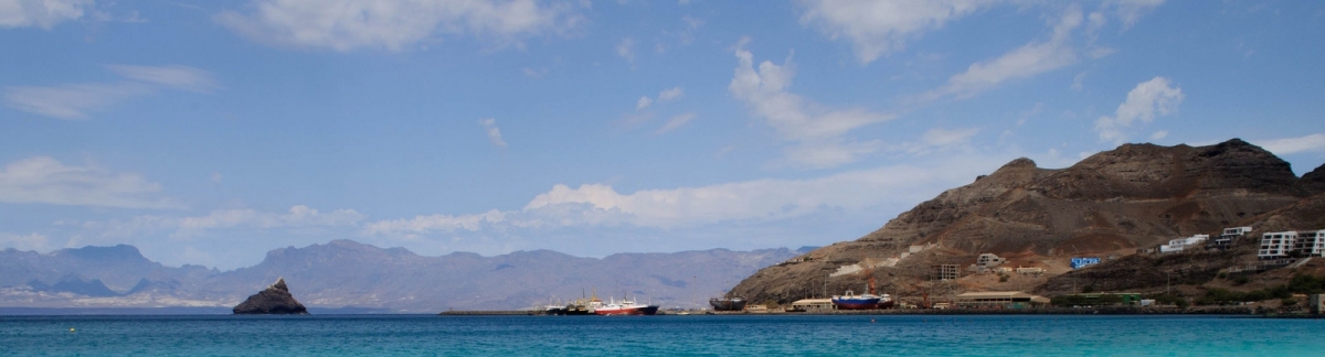 Mindelo, São Vicente, Cape Verde (Caroline Granycome)  [flickr.com]  CC BY-SA 
Información sobre la licencia en 'Verificación de las fuentes de la imagen'