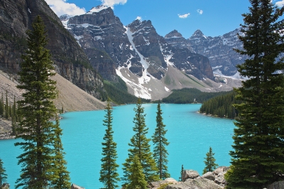 Moraine Lake Vista (Ada Be)  [flickr.com]  CC BY 
Información sobre la licencia en 'Verificación de las fuentes de la imagen'