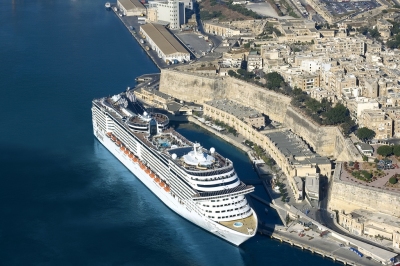 MSC Splendida in Malta (Roderick Eime)  [flickr.com]  CC BY 
Información sobre la licencia en 'Verificación de las fuentes de la imagen'