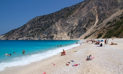 Myrtos Beach 3 (Tony Hisgett)  [flickr.com]  CC BY 
Información sobre la licencia en 'Verificación de las fuentes de la imagen'