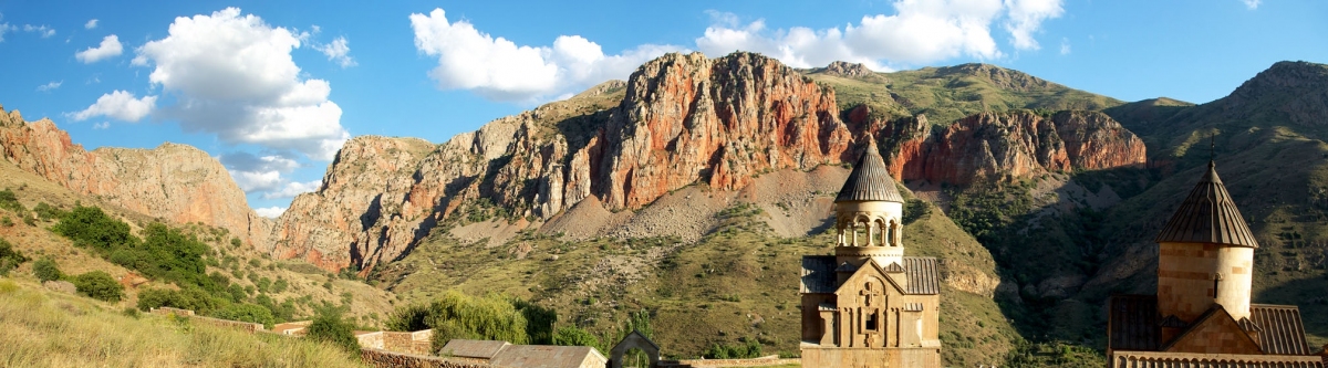 Noravank panorama /   (Seroujo)  [flickr.com]  CC BY 
Información sobre la licencia en 'Verificación de las fuentes de la imagen'