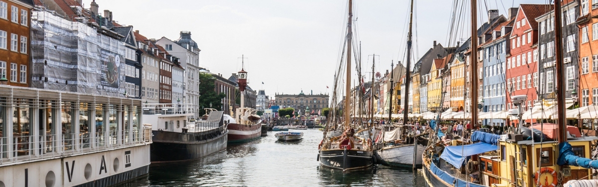 Nyhavn (Susanne Nilsson)  [flickr.com]  CC BY-SA 
Información sobre la licencia en 'Verificación de las fuentes de la imagen'