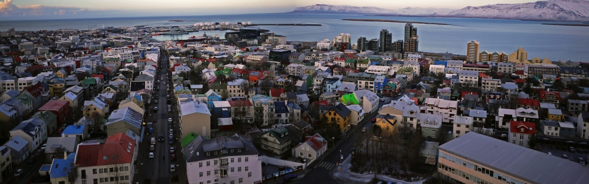 Pano over Reykjavik (Elizabeth Ellis)  [flickr.com]  CC BY-SA 
Información sobre la licencia en 'Verificación de las fuentes de la imagen'