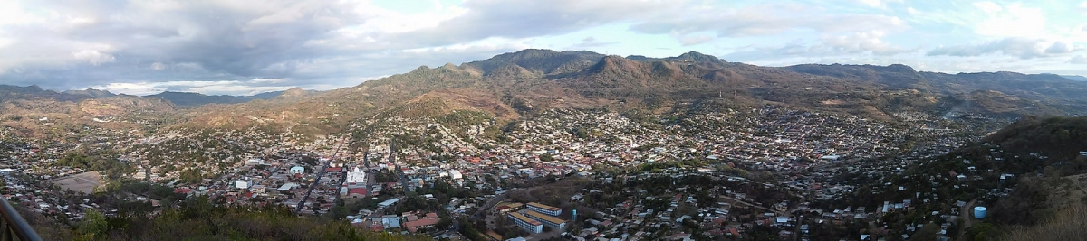 Panorámica de Matagalpa, Nicaragua (Zenia Nuñez)  [flickr.com]  CC BY 
Información sobre la licencia en 'Verificación de las fuentes de la imagen'