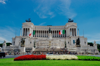 Piazza Venezia (Alex Holyoake)  [flickr.com]  CC BY 
Información sobre la licencia en 'Verificación de las fuentes de la imagen'