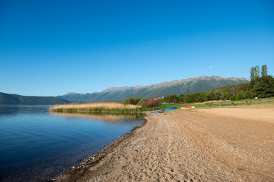 Prespa beach, Macedonia (Andrey)  [flickr.com]  CC BY 
Información sobre la licencia en 'Verificación de las fuentes de la imagen'