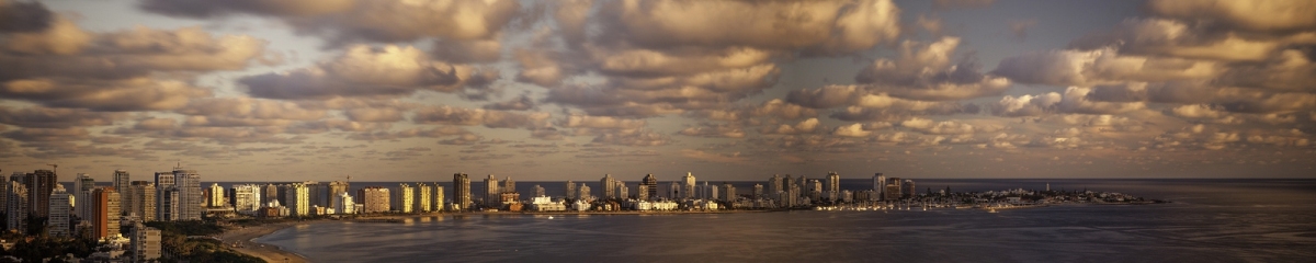 Punta del Este Panorama - Skyline and Clouds  | 130327--jikatu (Jimmy Baikovicius)  [flickr.com]  CC BY-SA 
Información sobre la licencia en 'Verificación de las fuentes de la imagen'