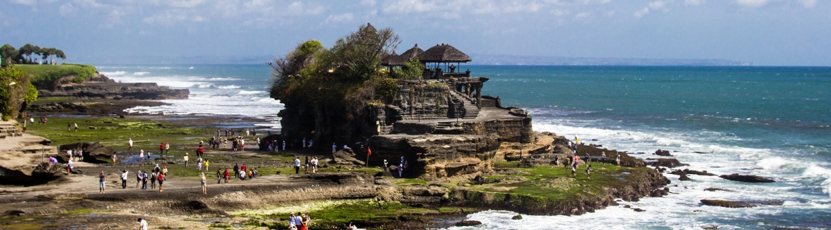 Pura Tanah Lot (Antonia)  [flickr.com]  CC BY-SA 
Información sobre la licencia en 'Verificación de las fuentes de la imagen'