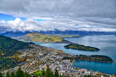 Queenstown (Rajeev Rajagopalan)  [flickr.com]  CC BY 
Información sobre la licencia en 'Verificación de las fuentes de la imagen'