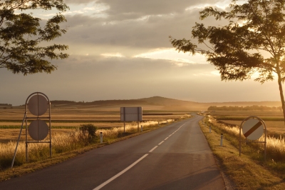 Road to nowhere (Andrij Bulba)  [flickr.com]  CC BY 
Información sobre la licencia en 'Verificación de las fuentes de la imagen'