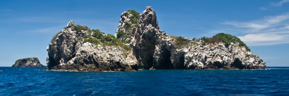 Rocks Off of Ronde Island (Jason Pratt)  [flickr.com]  CC BY 
Información sobre la licencia en 'Verificación de las fuentes de la imagen'