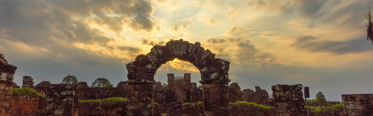 Ruinas de trinidad (Niels Mickers)  [flickr.com]  CC BY 
Información sobre la licencia en 'Verificación de las fuentes de la imagen'