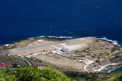 Saba Runway (killians_red)  [flickr.com]  CC BY 
Información sobre la licencia en 'Verificación de las fuentes de la imagen'