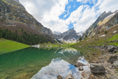 Seealpsee landscape VI (Tambako The Jaguar)  [flickr.com]  CC BY-ND 
Información sobre la licencia en 'Verificación de las fuentes de la imagen'