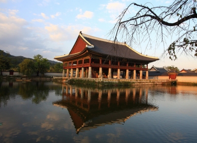 Seoul Gyeongbok Palace (Bridget Coila)  [flickr.com]  CC BY-SA 
Información sobre la licencia en 'Verificación de las fuentes de la imagen'