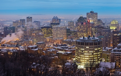Skyline - Montreal, Quebec, Canada at Twilight (Jim Trodel)  [flickr.com]  CC BY-SA 
Información sobre la licencia en 'Verificación de las fuentes de la imagen'